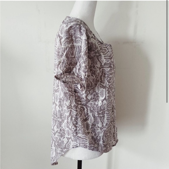 3/$35. Violet and Claire Size Medium Animal Print Breathable summer Blouse - Picture 2 of 3